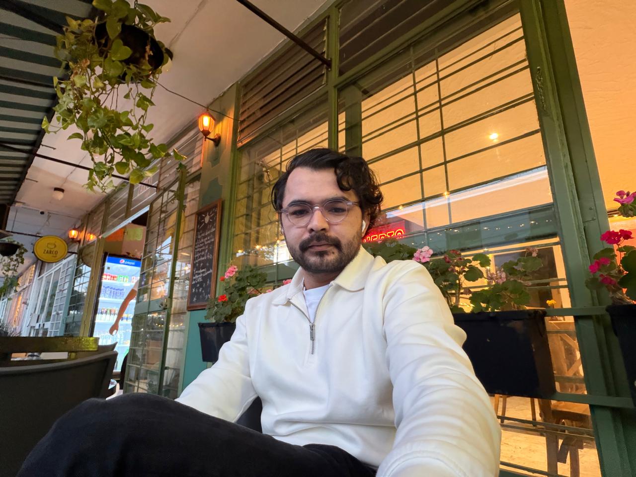Alejandro Juárez — Co-Fundador OJUA Media